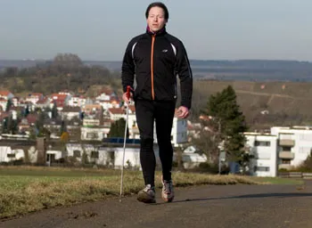 Thomas Bauschert beim Nordic Walking